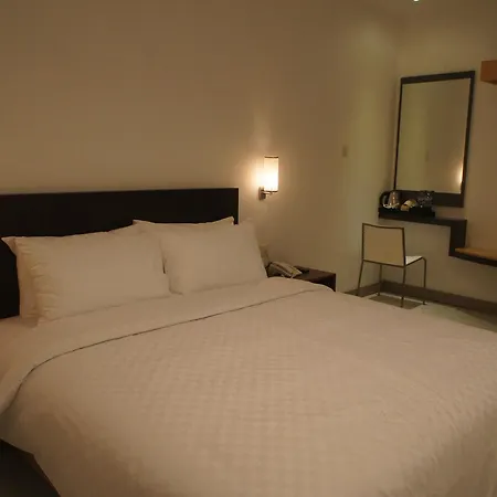 Hello Hotel-2